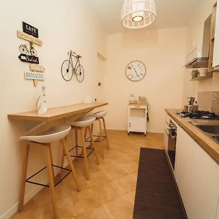 Stanzione 11 - Charming Flat In The Heart Of Vomero Naples Exterior photo